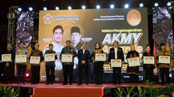 Penghargaan Dari Karang Taruna Kepada Sejumlah Kepala Daerah