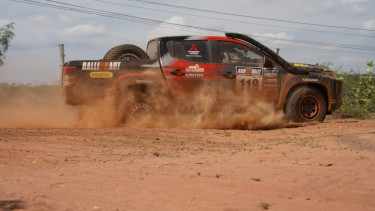 Tim Mitsubishi Triton di Asia Cross Country Rally
