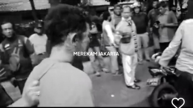 Viral Pria Bawa Mobil Ugal-ugalan Diamuk Warga