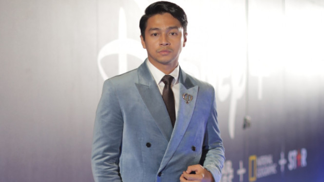 Deva Mahenra di Blue Carpet Moment Disney Content Showcase 2022.