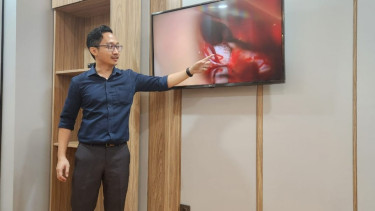 Live surgery pasien wajah merot di Yogyakarta.