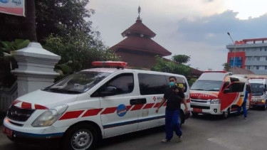 Ambulans Pemkot Semarang.