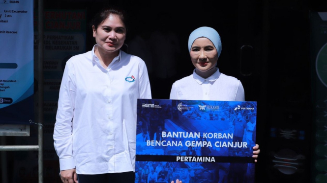 Dirut Pertamina, Nicke Widyawati serahkan bantuan untuk korban Gempa Cianjur