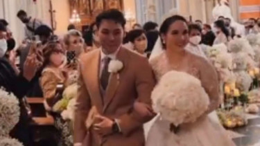 Potret pernikahan Chelsea Islan dan Rob Clinton