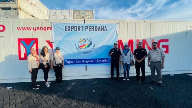 Bea Cukai Ambon layani ekspor perdana Frozen Yellowfin Tuna. 