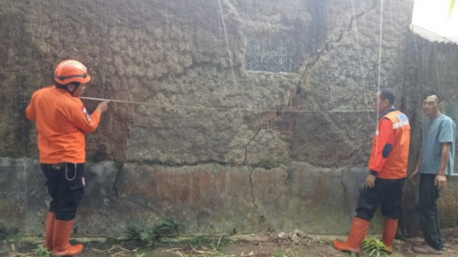 Bangunan rumah yang rusak akibat gempa di Sukabumi, Jawa Barat.