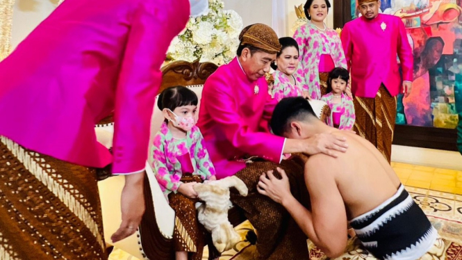 Prosesi sungkeman Kaesang jelang pernikahannya dengan Erina Gundono