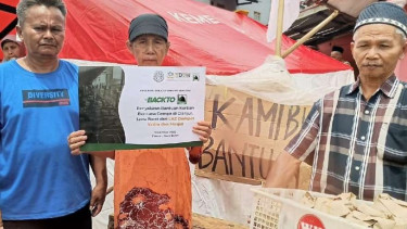 Komunitas relawan Masjid Respons Bencana (MRB) memberikan bantuan dan membangun Posko Dapur Umum untuk menyediakan makanan bagi para korban penyintas gempa di Cianjur, Jawa Barat.