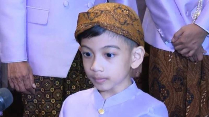 Putra Gibran Rakabuming Raka dan Selvi Ananda, Jan Ethes.