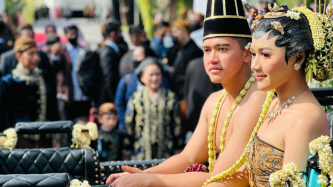 Pasangan pengantin Kaesang Pangarep dan Erina Gudono
