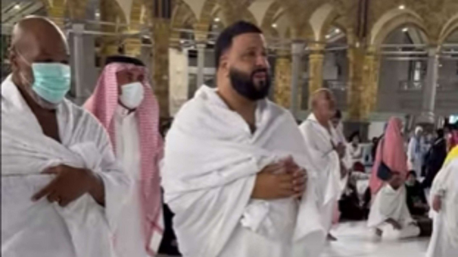 Meneteskan Air Mata, DJ Khaled Ajak Mike Tyson Umroh