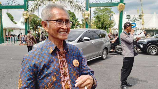 Aktor kawakan Pong Harjatmo hadiri resepsi pernikahan Kaesang-Erina