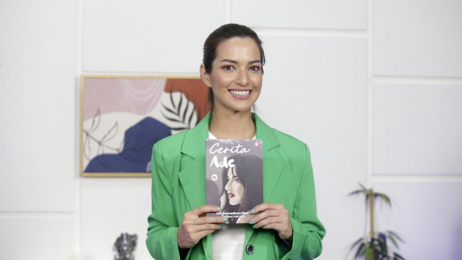 Nia Ramadhani Bakrie, Novel Cerita Ade