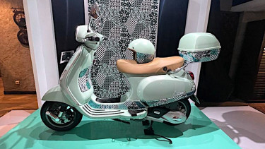 VIVA Otomotif: Peluncuran Vespa Batik di Jakarta
