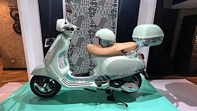 VIVA Otomotif: Peluncuran Vespa Batik di Jakarta