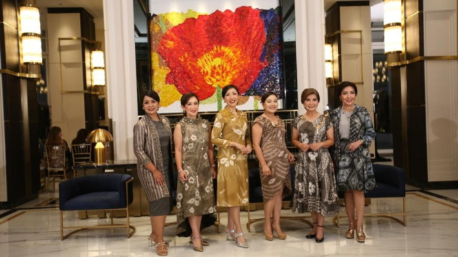 Fashion show Oscar Lawalata Culture X Humbang Kriya. 
