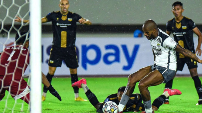 Hasil Duel Dewa United vs Persib Bandung 1-1