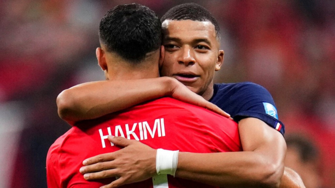 Achraf Hakimi dan Kylian Mbappe usai Prancis vs Maroko
