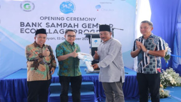 Peresmian bank sampah di Kabupaten Pasuruan