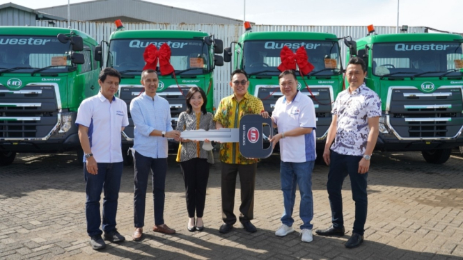 Penyerahan kunci truk Quester Euro 5 dari UD Trucks