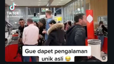 Jepretan layar (secreenshot) akun Twitter @LndMuslitaNazir yang membagikan cuitan yang menyebut adanya pemeriksaan barang KW yang dilakukan di Bandara Paris, Prancis.