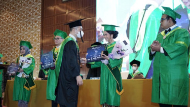 Kalbis Institute Gelar Wisuda Sarjana dan Pascasarjana 2022