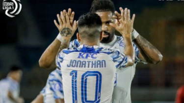 Pemain PSIS Semarang rayakan gol Jonathan Cantillana