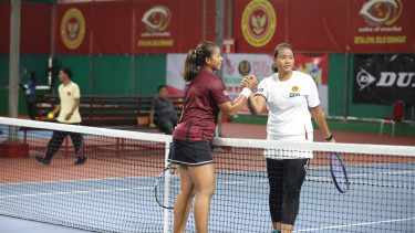 Petenis nasional kembar, Fitriana Sabrina dan Fitriani Sabatini