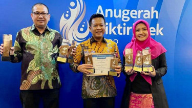 Rektor USU, Dr Muryanto Amin (tengah).