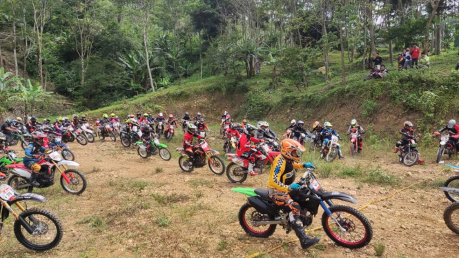 Balap motor Wawas Argo Fun Enduro 2022