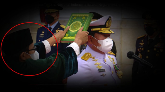 VIVA Militer: Lirikan pemegang Alquran sumpah jabatan di Istana negara