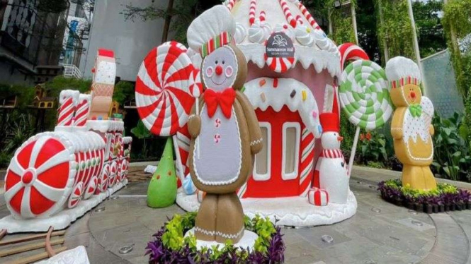 Suasana di pusat perbelanjaan jelang Natal dan Tahun Baru