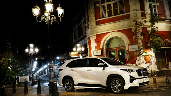 VIVA Otomotif: Toyota Innova Zenix
