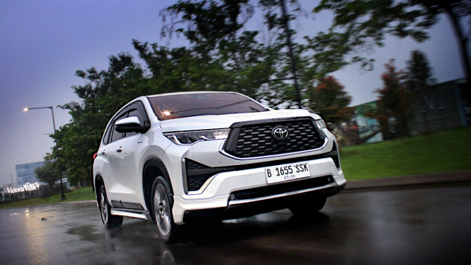 VIVA Otomotif: Toyota Innova Zenix