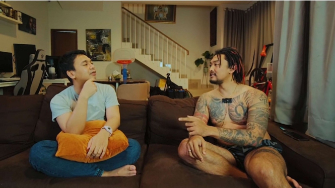 Uus dan Raditya Dika