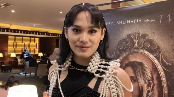  Sheryl Sheinafia 