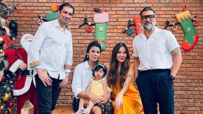 Rocky Soraya-Melissa Soraya rayakan ulang tahun pertama anak mereka, Alia Soraya