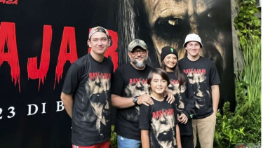 Para pemeran film 