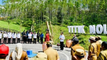 Presiden Jokowi dan Menteri di Titik Nol IKN (Foto/Sekretariat Presiden)