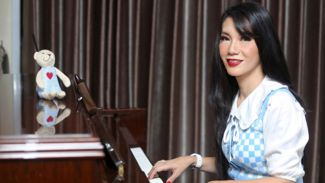 Mantan Finalis Miss Indonesia 2006, Deva Indah
