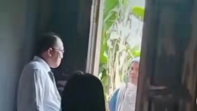Tangkapan Layar video viral warga tolak jemaat gereja rayakan natal di rumah pribadi.
