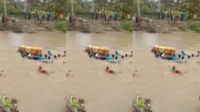 Innalillahi, Peti Jenazah Nyaris Hanyut di Sungai