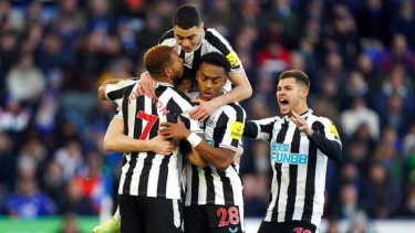 Pemain Newcastle United rayakan gol