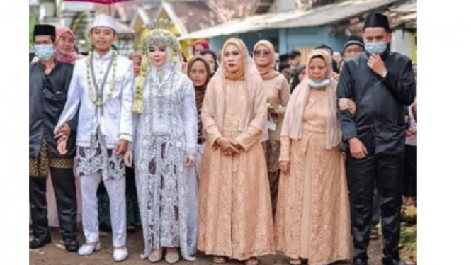 Norma Risma dan keluarga.