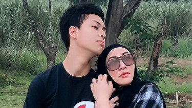 Angelina Sondakh dan Keanu Massaid