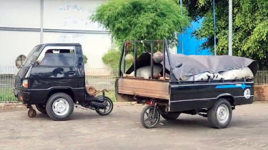 VIVA Otomotif: Viral roda belakang mobil menyusul roda depan.