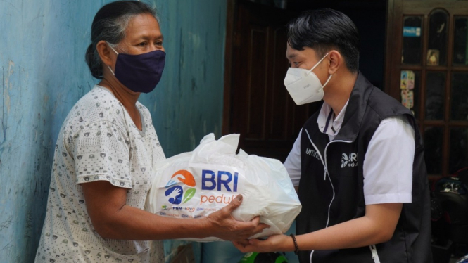 BRI Peduli salurkan paket sembako di Hari Natal