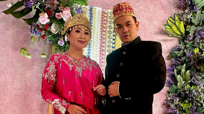 Indy Barends bersama Indra Bekti