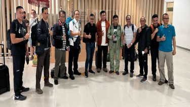 Sekjen PDIP Hasto Kristiyanto (tengah) di Bali mau mendaki gunung Sang Hyang