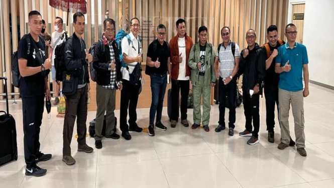 Sekjen PDIP Hasto Kristiyanto (tengah) di Bali mau mendaki gunung Sang Hyang